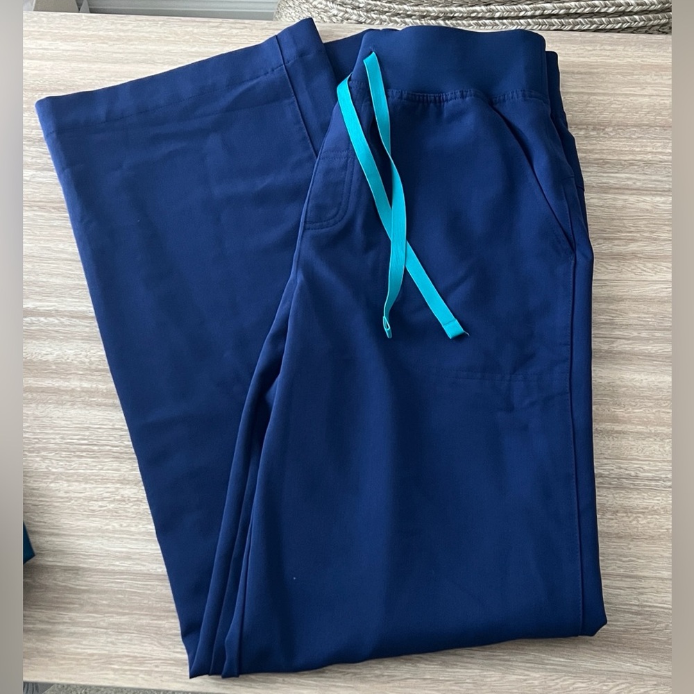 Figs Isabel Wide Leg Scrub Pants in Sapphire. Medium Tall. NWT.